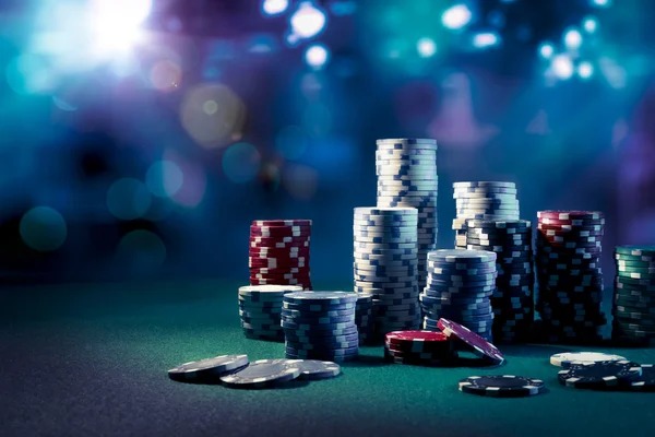 live hongkong live-dealer blackjack table with multilingual dealer and real-time chat
